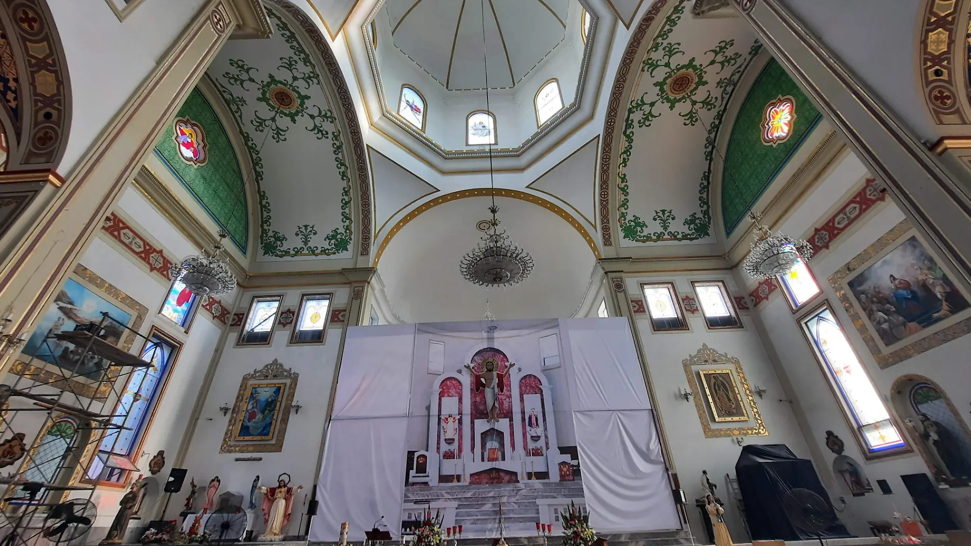 El altar está,siendo remodelado para la celebración de los 100 años